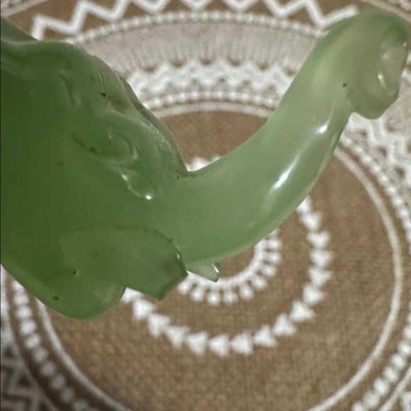 Green Glass Elephant Figurine - Picture 6 of 8